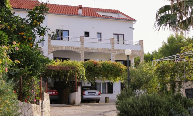 Island Hvar Apartment | Guest Rated 10/10: Pet & Child Friendly Apartment Jelsa