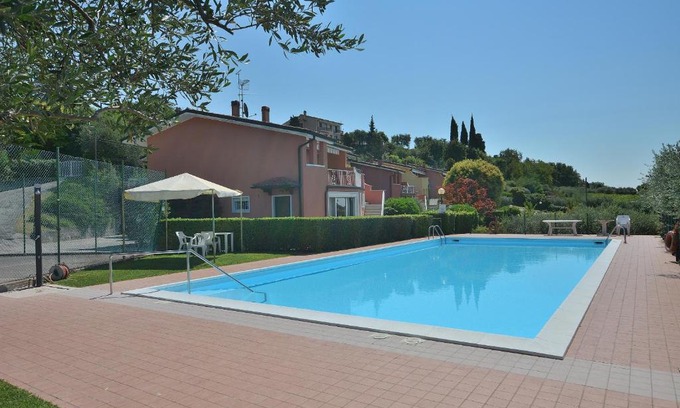Cavaion Veronese Apartment | Relaxing Apartment Joan Mirò with Pool and Pet-Friendly Perks