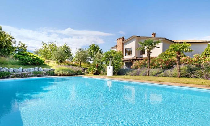 Voltino Apartment | Discover Apartment Jose: Guest Rated 9.8 with Pool Access