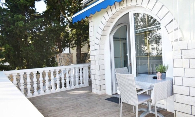 Drage Apartment | Cozy Apartment Josip with Ocean View Balcony in Drage