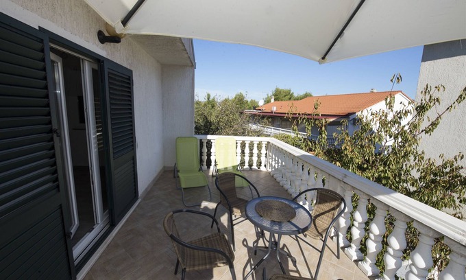Slatine Apartment | Oceanfront Apartment Jure with Outstanding 10/10 Reviews