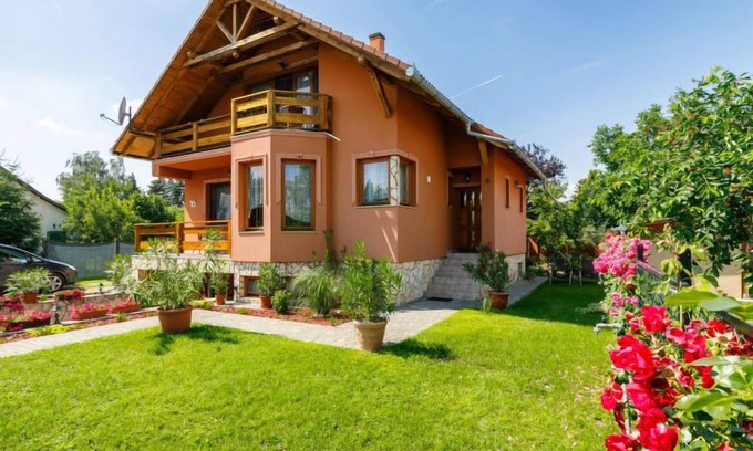 Fonyodliget Apartment | Oceanfront Apartment Kaldi: Guest Rated 9/10 with Spa