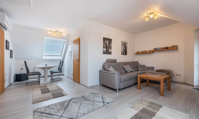 Loehne Apartment | Apartment 'Kastanie' with Balcony, Wi-Fi and Air Conditioning