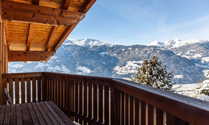 Gattererberg Apartment | Mountain View Apartment "Kellerjoch" with Balcony & Wi-Fi