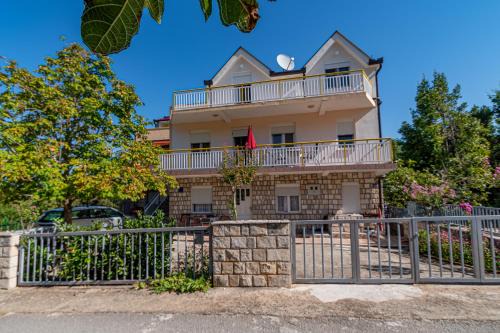 Peljesac peninsula Apartment | Oceanfront Apartment Kesten - Guest Rated 9.7/10