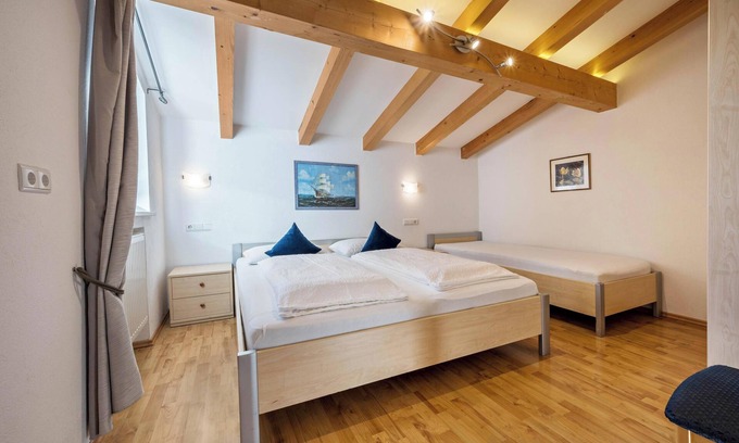 Naz Apartment | Apartment "Klementhof Nr 5" with Pool and Mountain Views