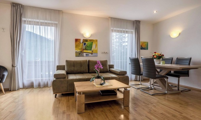 Naz Apartment | Inviting Apartment "Klementhof Nr 6" with Pool & Mountain View