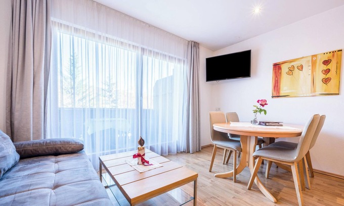 Naz Apartment | Discover Klementhof Nr 8: Mountain Views & Poolside Relaxation