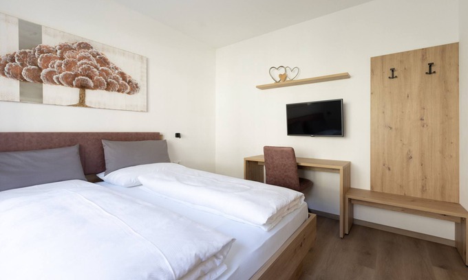 Rifiano Apartment | Mountain View Apartment "Kleon 1" with Pool & Wi-Fi