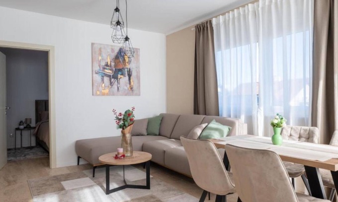 Kraljevec Sesvetski Apartment | Relaxing Apartment Kona - Two Bedroom with Balcony