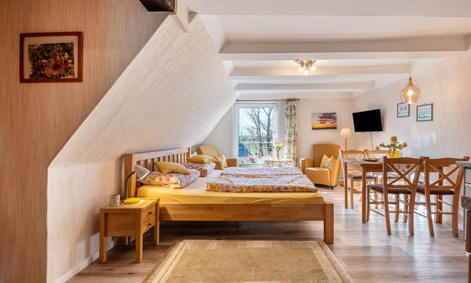 Schulp Apartment | Apartment 'Krabbe' with Private Terrace, Shared Garden and Wi-Fi