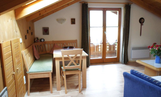 Hammersbach Apartment | Mountain View Apartment 'Kramerblick' with Balcony & Spa