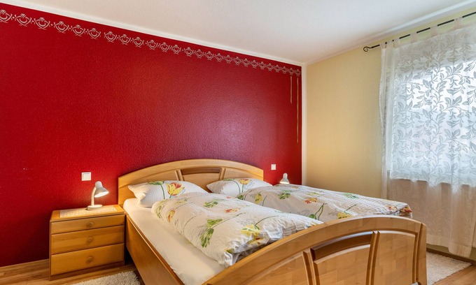 Biberach Apartment | Cozy Apartment 'Kreuzstube' with Mountain View and Wi-Fi