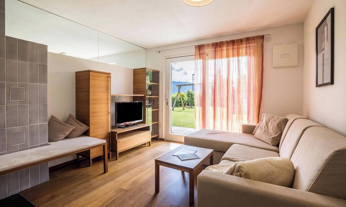 Perca Apartment | Relaxing Mountain View Apartment with Balcony & Garden