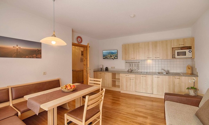 Valle Aurina Apartment | Cozy Apartment "Löfflerblick A Möseler" with Jacuzzi & Views
