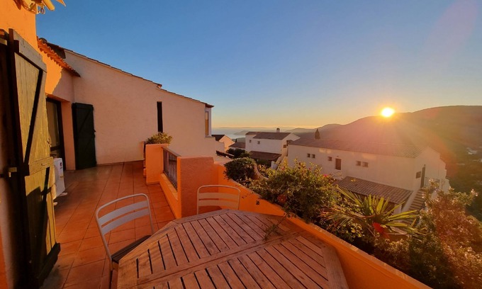 La Croix-Valmer Apartment | Discover Apartment L'Azur: Panoramic Views & Pool Access