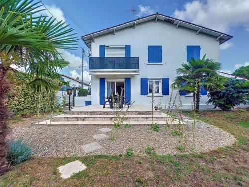 Vaux-sur-Mer Apartment | Family-Friendly Apartment L'Océan with Excellent Guest Rating