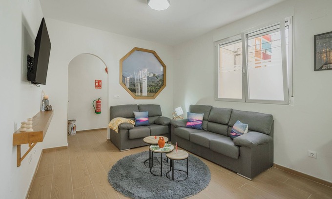Candeleda Apartment | Apartment 'La Aurora De Candeleda' with Lake View, Wi-Fi and Air Conditioning