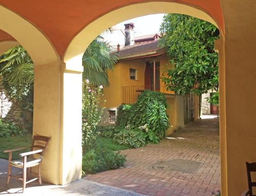 Castello Apartment | Pet-Friendly Convenience at Apartment La Bigatera