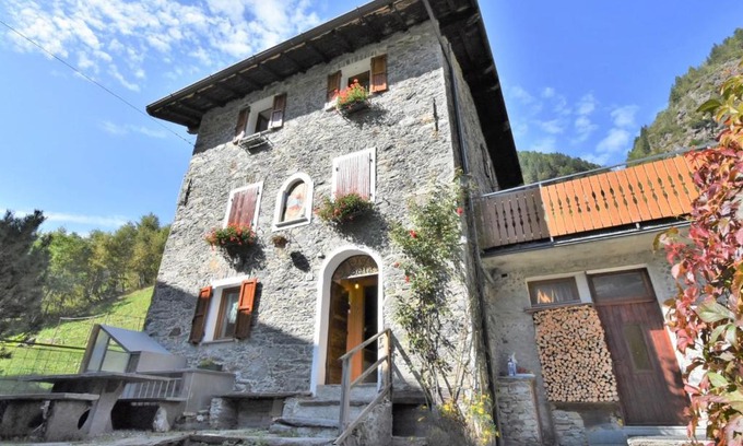 Fraccia Apartment | Pet-Friendly Retreat at Apartment La Casetta di Biorca