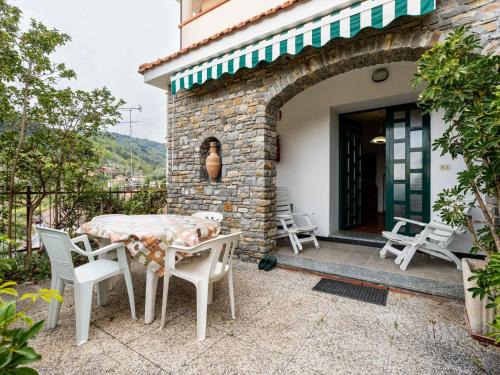 Diano Castello Apartment | Cozy Apartment La Colombera-3: Pet Friendly & Pool Access