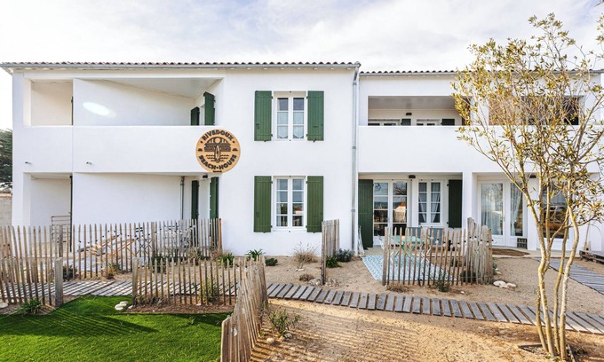 Rivedoux-Plage Apartment | Experience 'La Dune': Family Apartment with Ocean View & Terrace