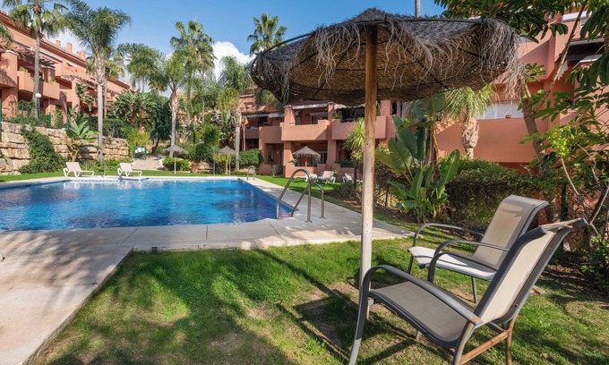 Estepona Apartment | Seaside Escape: La Fragata Estepona with Pool & Wi-Fi