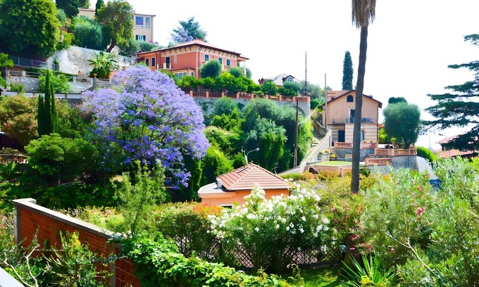 Alassio Apartment | Apartment 'La Pergola Blu' with Sea View, Wi-Fi and Air Conditioning
