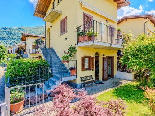 Colico Piano Apartment | Pet-Friendly Apartment La Perla with Pool & Family Amenities
