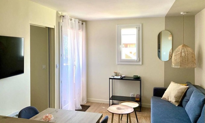 Saint-Pierre-la-Mer Apartment | Sea View Apartment 'La Perle Marine' with Pool & Wi-Fi