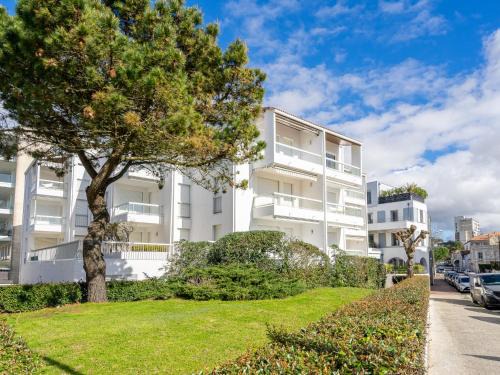 Pontaillac Apartment | Oceanfront Apartment La Plage with 9/10 Guest Ratings