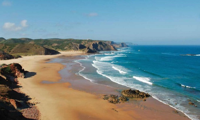 Sagres Apartment | Seaside Retreat: Apartment "la Plage" with Pool & WiFi