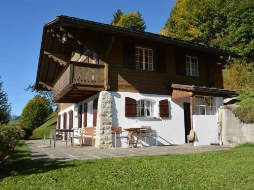 Saanenmoeser Apartment | Welcome to Apartment La Ruche - Your Family Getaway