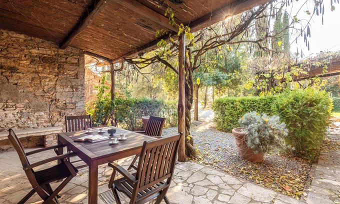 Serre di Rapolano Apartment | Cozy Apartment 'La Spiga' with Pool and Wi-Fi Access