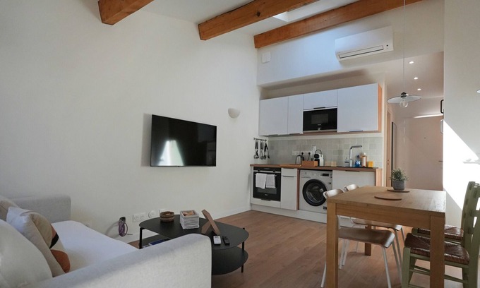 Pertuis Apartment | Guest Rated 10/10: Apartment La Tourterelle I Awaits