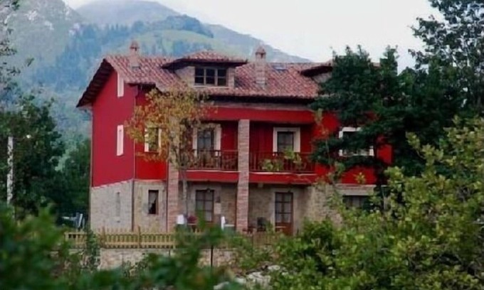 Cangas de Onis Cottage | Cozy Oceanfront Apartment la Trapa - Guest Rated 9.8/10