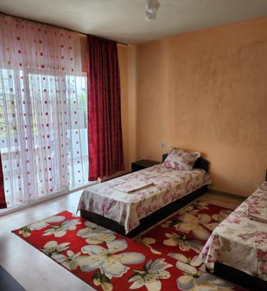 Sandanski House | Cozy Apartment Lachevi: Family-Friendly with Kitchen Access