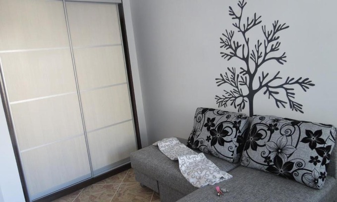 Pskov Apartment | Budget-Friendly Apartment Lagernaya 5A with Hot Tub