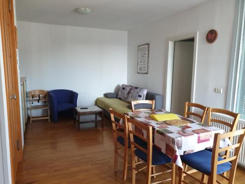 Izola Apartment | Oceanfront Apartment Laguna 70 - Guest Rated 9.4/10