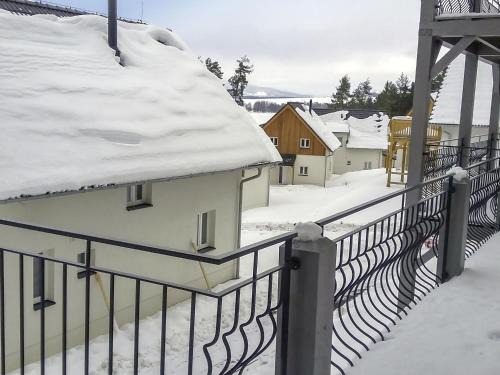 Lojzova Paseka Apartment | Elegant Lakeside Village 9: Oceanfront & Pet-Friendly Retreat