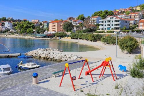 Marina Apartment | Oceanfront Apartment Lana: Guest Rated 10/10 with Breakfast
