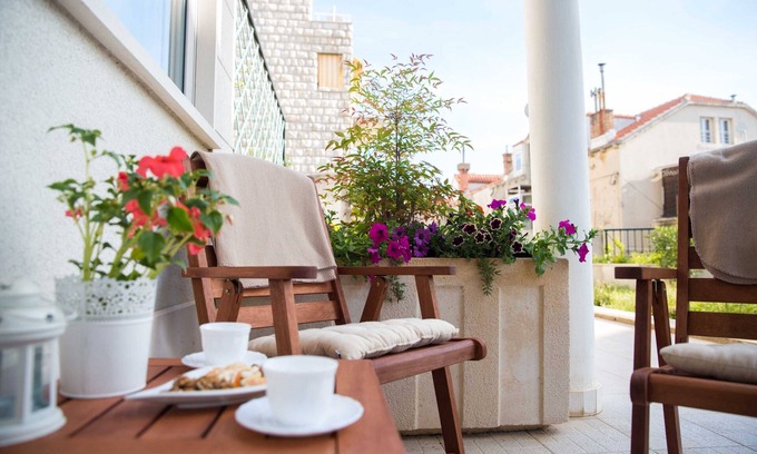 Gruz Apartment | Book Your Stay at Apartment Larissa - Rated 10/10 with Breakfast