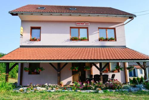 Municipality of Gracac Apartment | Welcoming Apartment Laura - Rated 9.3/10, Family Friendly