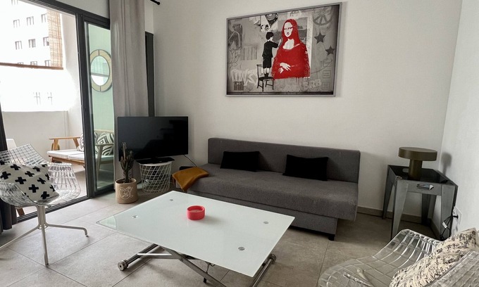 La Joliette Apartment | Apartment "Le Castel" with Private Terrace, Wi-Fi and Air Conditioning