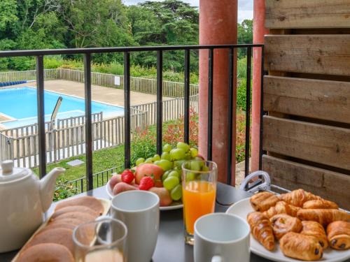 Baden Apartment | Discover Apartment Le Château de Kergonano-7 with Pool Access