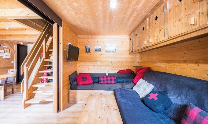 Villarodin-Bourget Apartment | Cozy Apartment 'Les Avenières - La Norma' with Mountain View