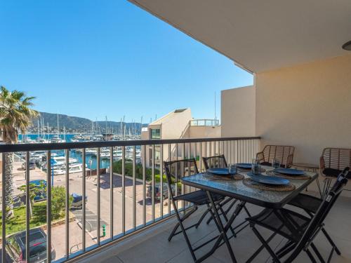 La Faviere Apartment | Oceanfront Apartment le Port de Bormes-6 with Pool Access