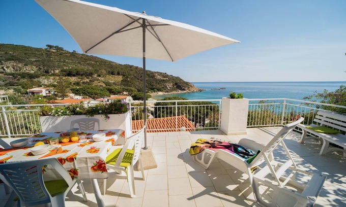 Cavoli Apartment | Seaside Escape: Apartment "Le Sirene Bilo 1" with Terrace