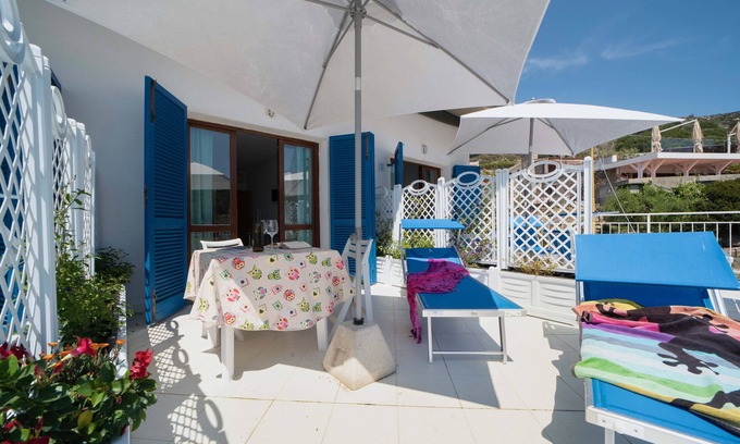 Cavoli Apartment | Cozy Apartment 'Le Sirene Mono 8' with Ocean View & Wi-Fi