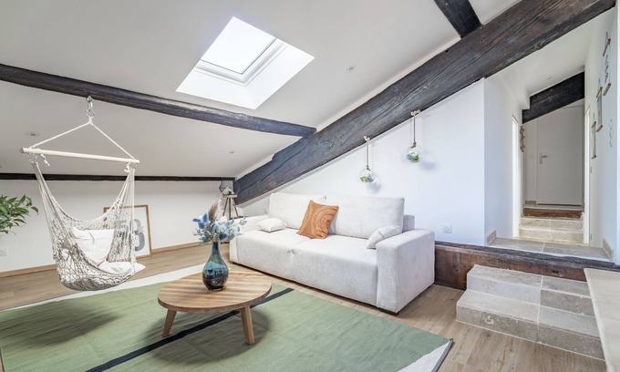 Le Somail Apartment | Relaxing Lake View Apartment 'Le Somail - Louis 14' with Wi-Fi